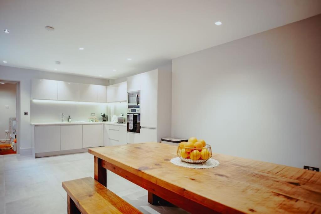Appartamento 3-Story Townhouse - Sleeps 8 Leeds  Esterno foto