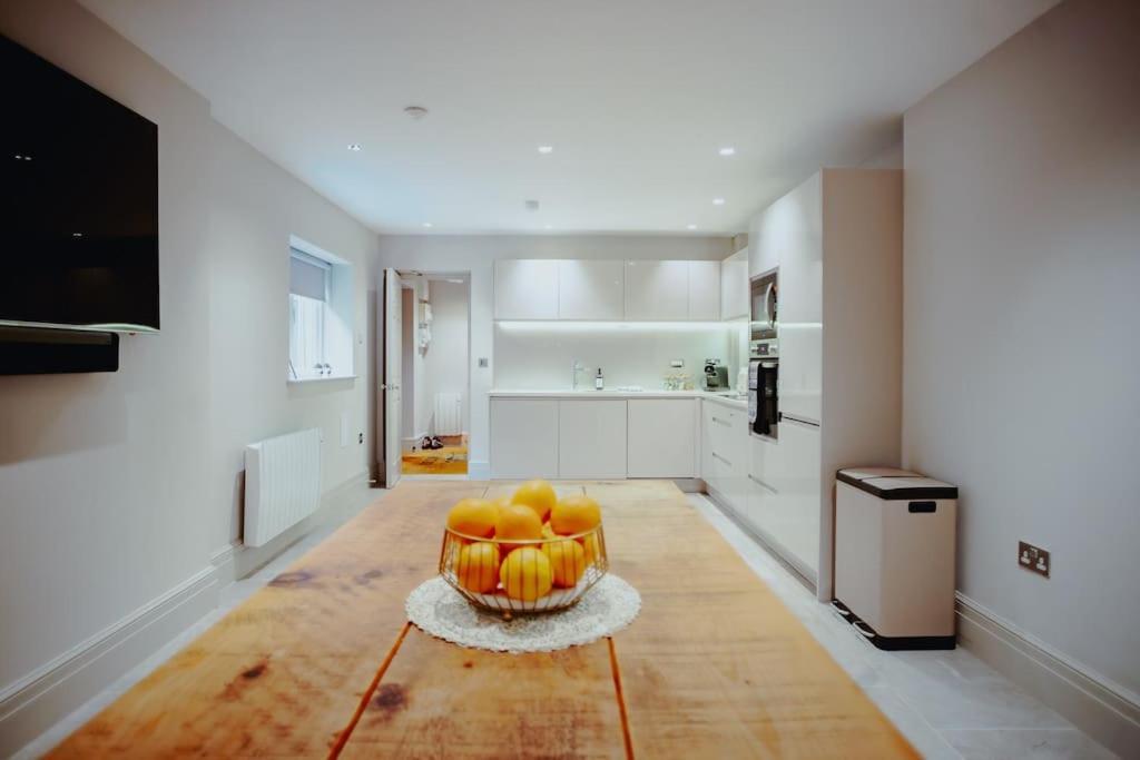 Appartamento 3-Story Townhouse - Sleeps 8 Leeds  Esterno foto