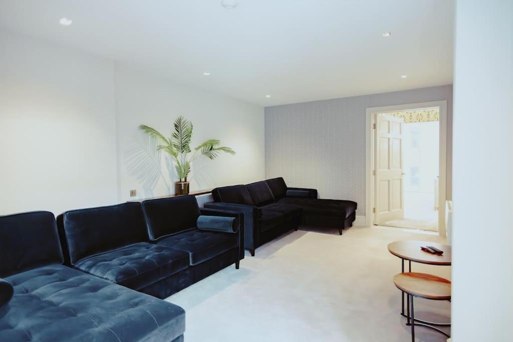 Appartamento 3-Story Townhouse - Sleeps 8 Leeds  Esterno foto