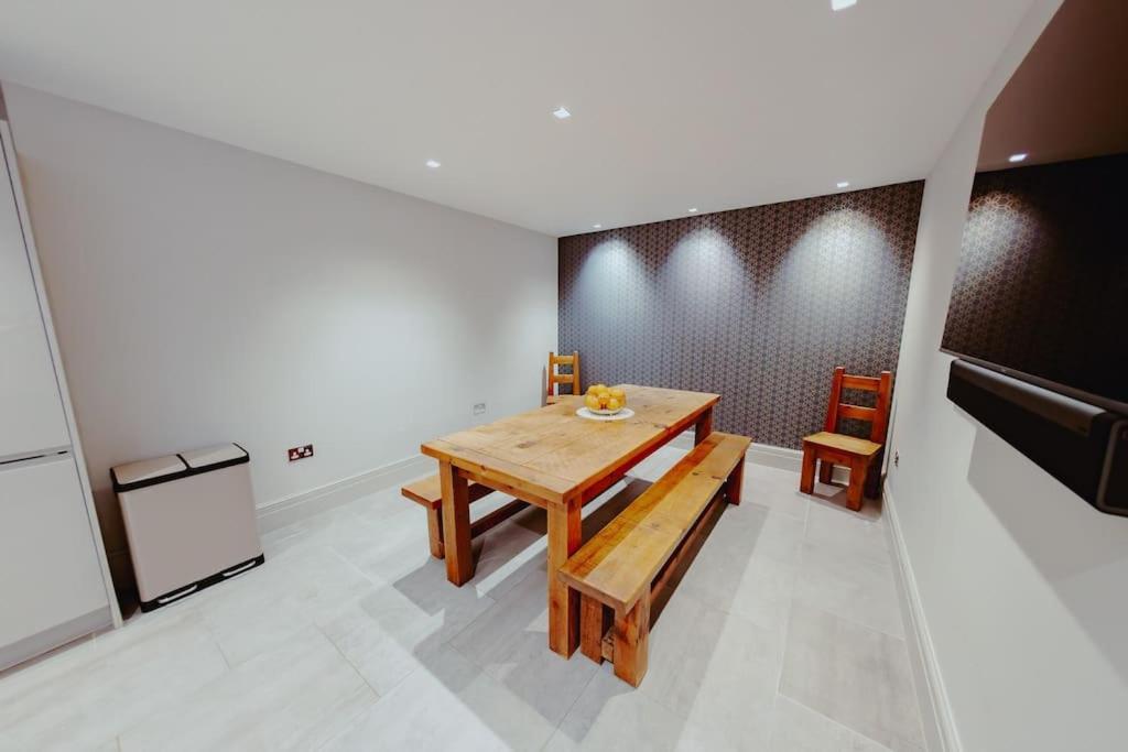 Appartamento 3-Story Townhouse - Sleeps 8 Leeds  Esterno foto