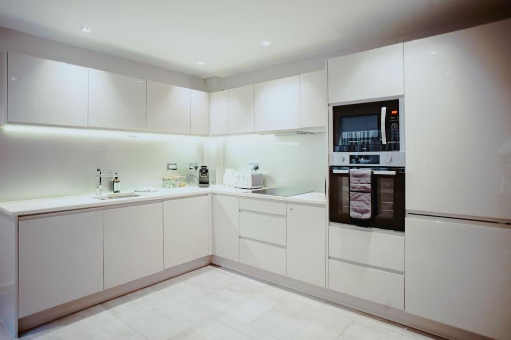 Appartamento 3-Story Townhouse - Sleeps 8 Leeds  Esterno foto