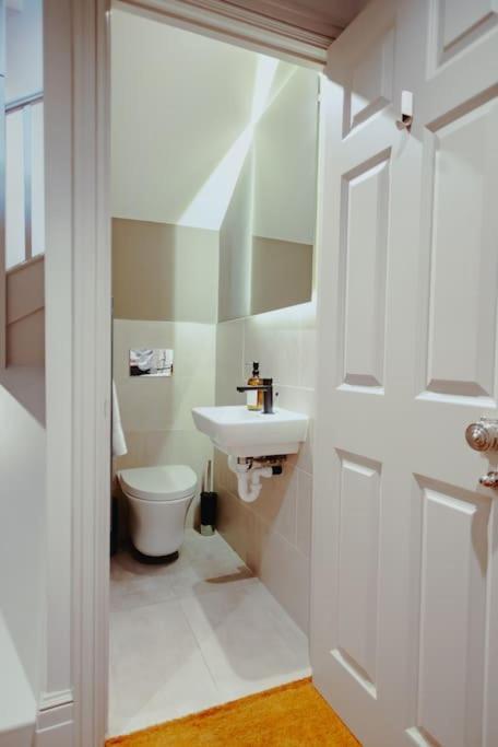 Appartamento 3-Story Townhouse - Sleeps 8 Leeds  Esterno foto
