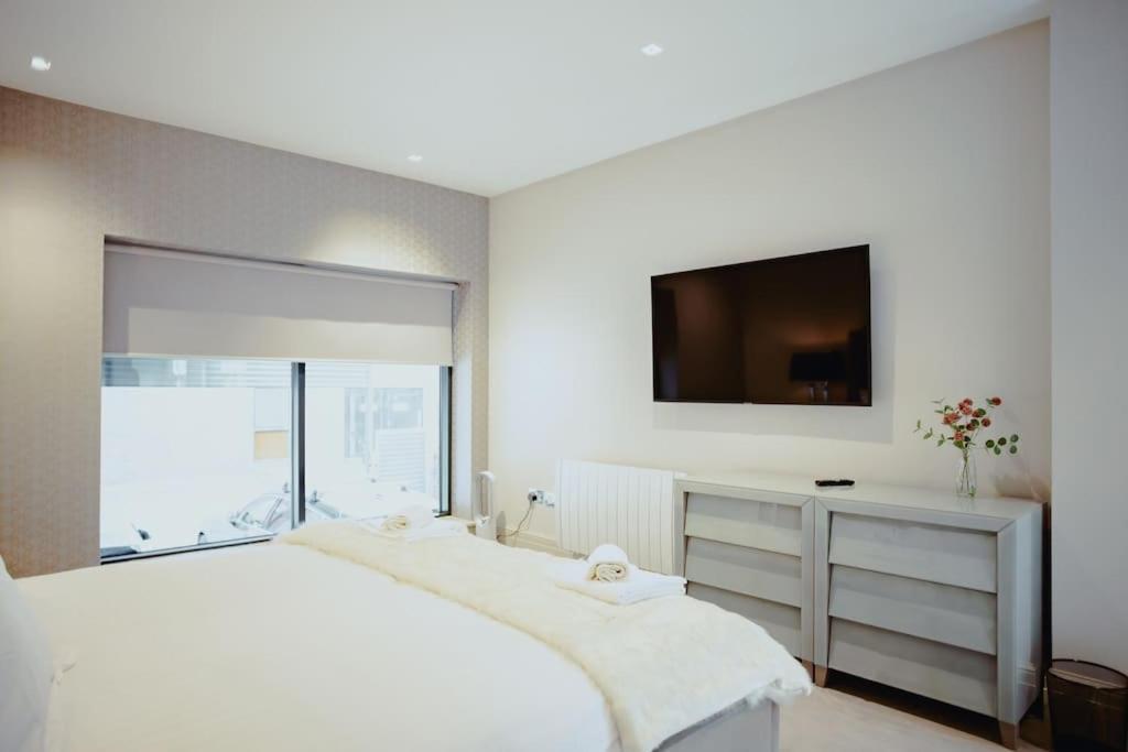 Appartamento 3-Story Townhouse - Sleeps 8 Leeds  Esterno foto
